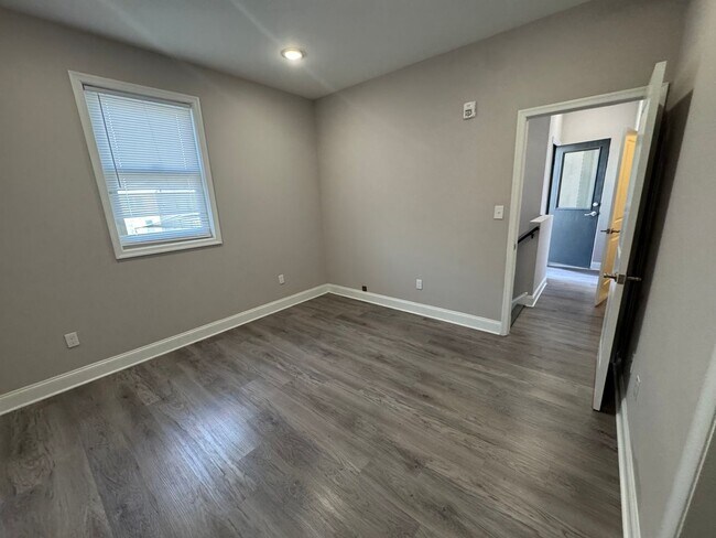 Building Photo - 1530 N Sydenham St