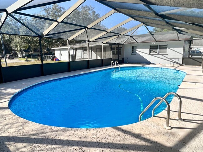Building Photo - Pet Friendly 5BR/3BA Pool home in Northwoo...
