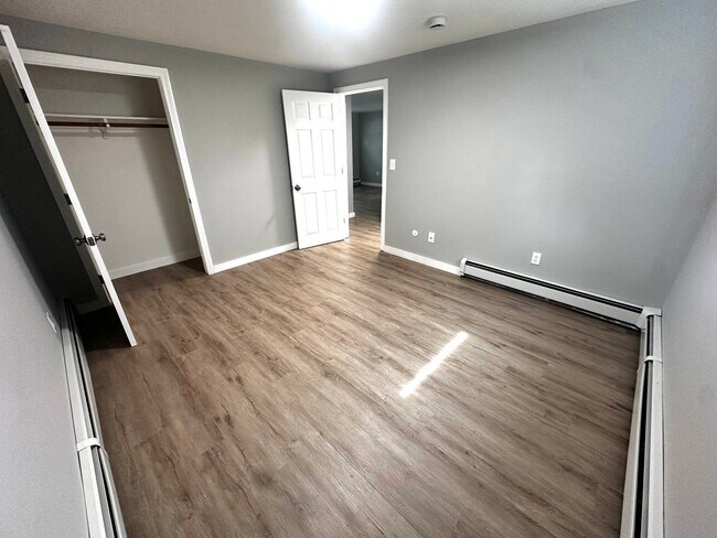 Building Photo - 9 Emerald Dr
