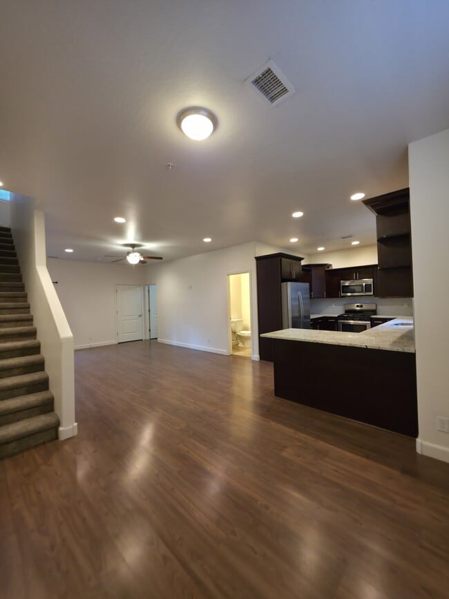 Building Photo - 2512 W Pikes Peak Dr