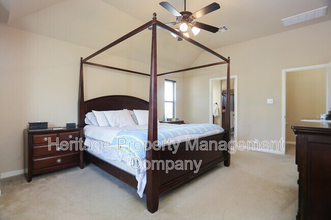 Building Photo - 611 Oxalis