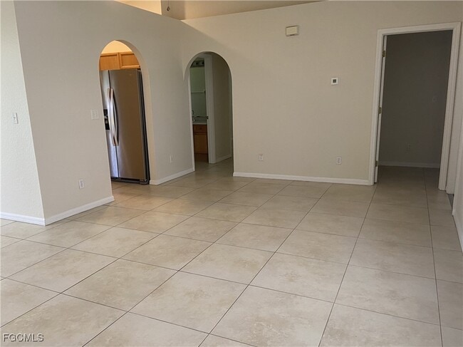 Building Photo - 1301 NE 12th Pl