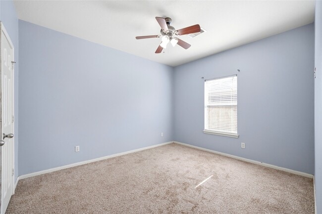 Building Photo - 1707 E Highlands Crossing