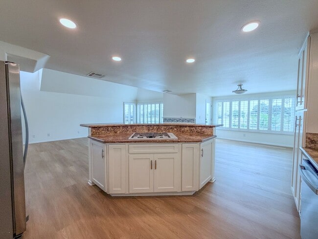 Building Photo - 3525 Sunset Ln