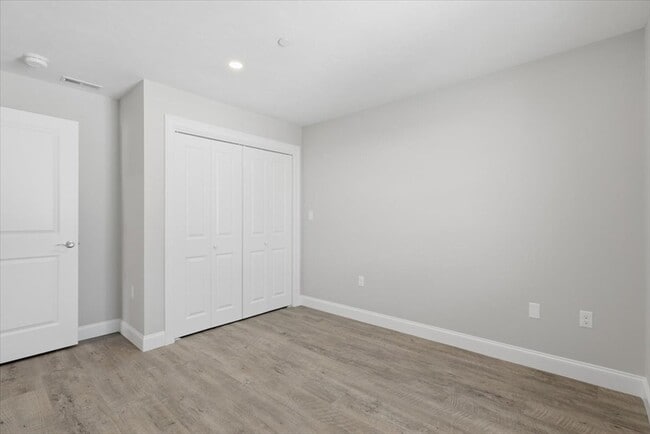 Building Photo - 204 Central St