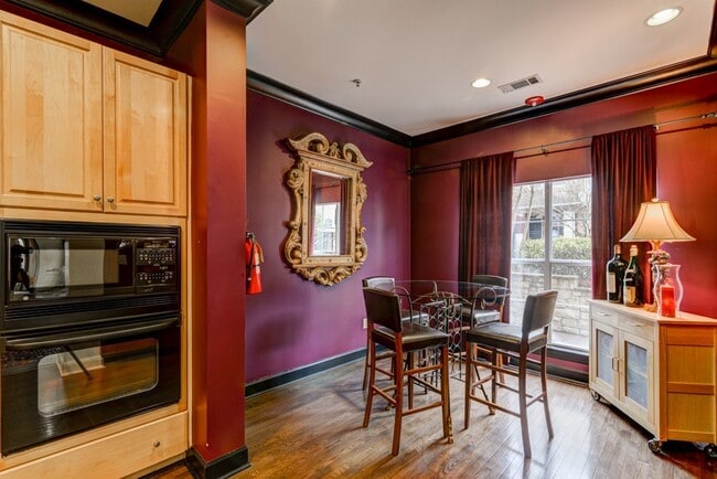 Building Photo - Brookhaven Condo