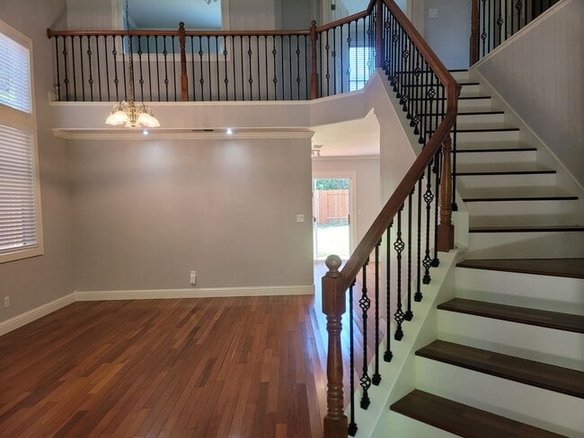 Building Photo - COMING SOON!!! Prime Sacramento Location!
