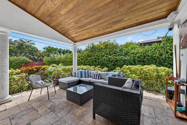 Building Photo - 510 NE 8th Ave