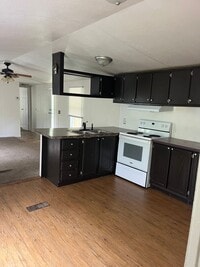 Building Photo - Well maintained mobile home