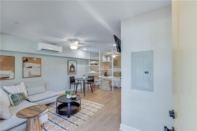 Building Photo - 710 Jesse Jewell Pkwy SE