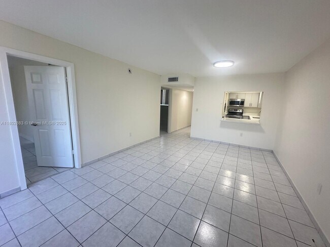 Building Photo - 10090 NW 80th Ct