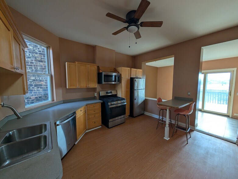 Building Photo - 3145 W Augusta Blvd