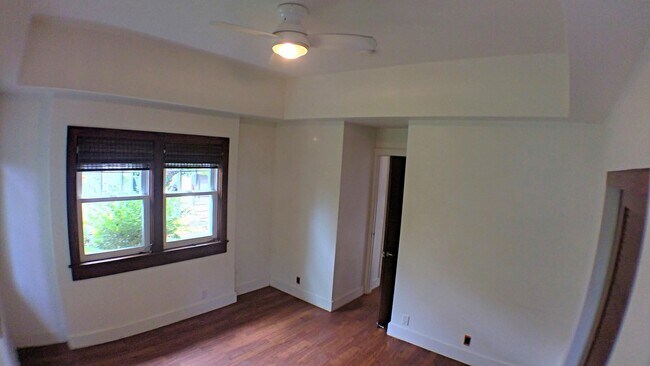 Building Photo - R00164