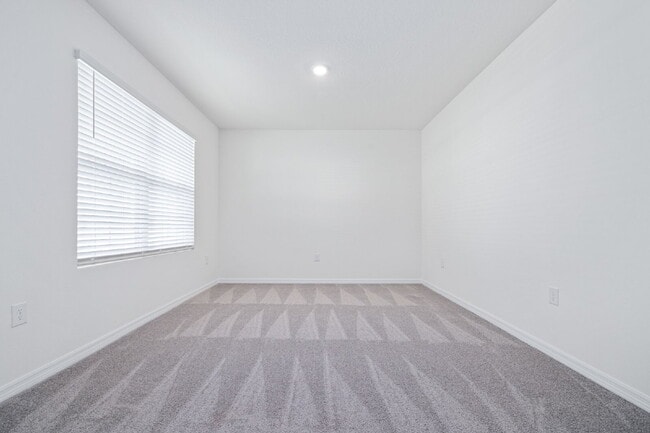 Building Photo - "Spacious 5-Bedroom Retreat with 3 Full Baths in Epperson Lagoon Wesley Chapel – 2,601 Sq. Ft. of...