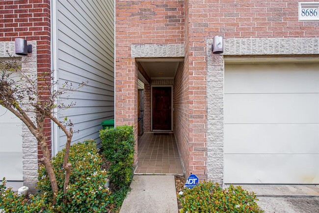 Building Photo - 8686 Meadowcroft Dr