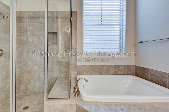 Building Photo - 720 N Shepherd Dr