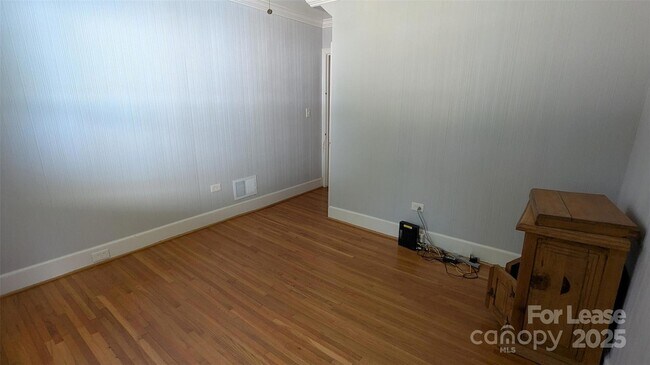 Building Photo - 1507 Woodland Dr
