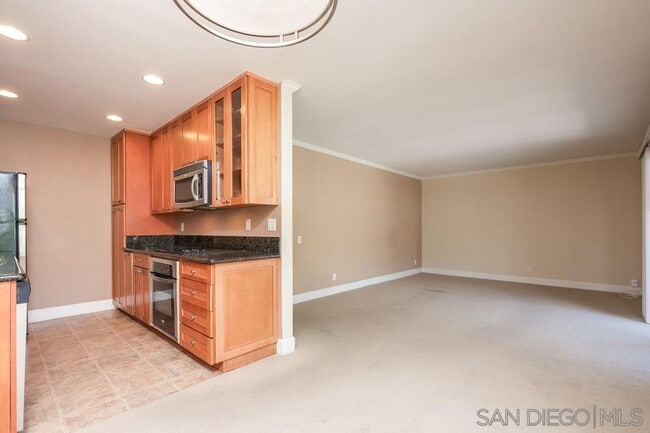 Building Photo - 8529 Villa La Jolla Dr