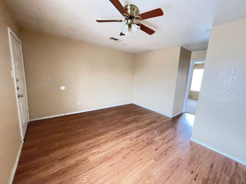 Building Photo - 1603 Cedarhill Dr