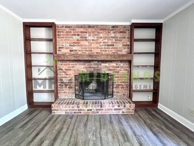 Building Photo - 300 Lydgate Dr