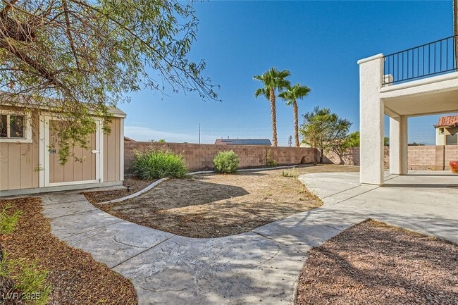 Building Photo - 6464 N Gentle Falls Ln