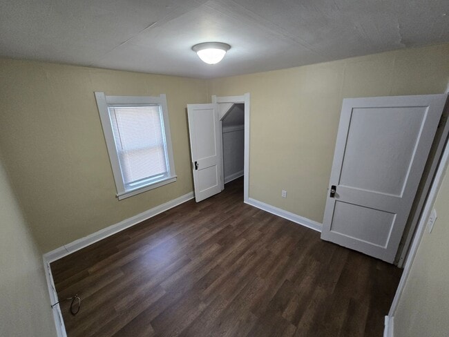 Building Photo - 3 Bedroom House