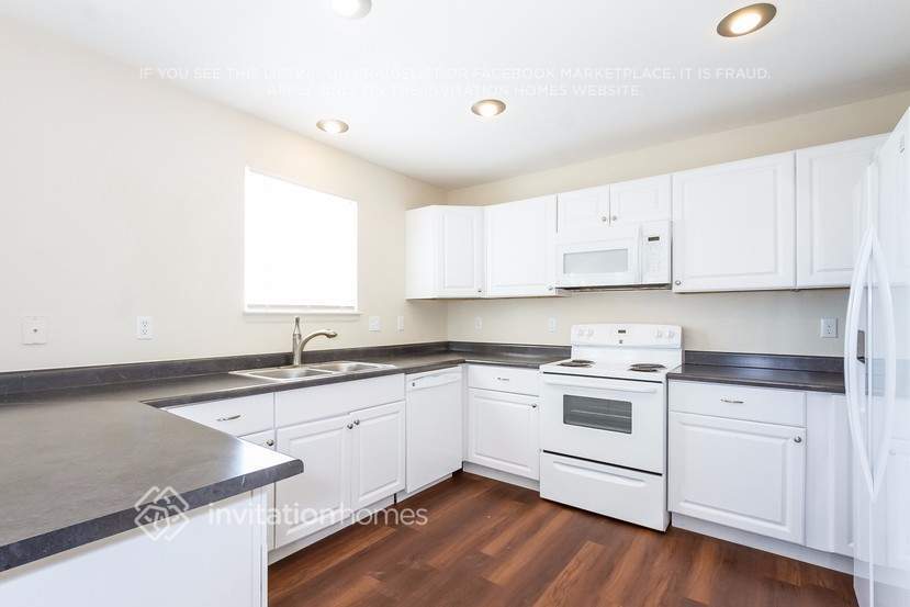 Building Photo - 11904 Kearney Cir