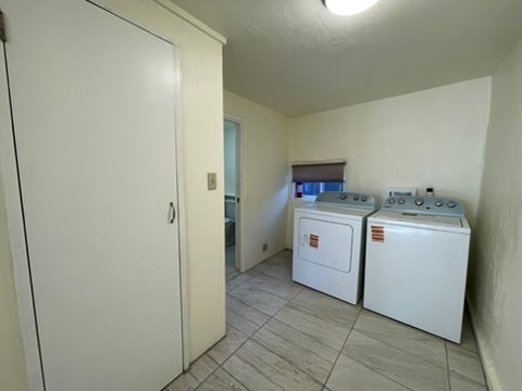 Building Photo - 536 W Alameda St