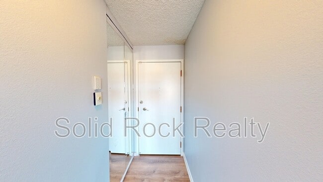 Building Photo - 411 Lakewood Cir
