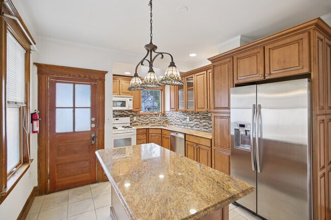 Building Photo - 166 Franklin Ave