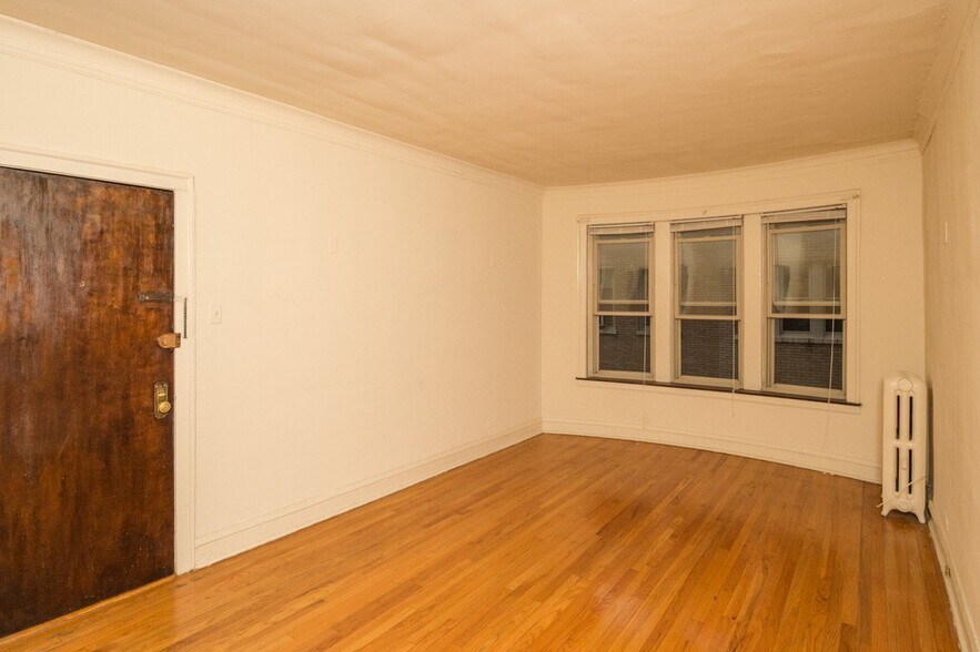Building Photo - 4115 N Paulina St
