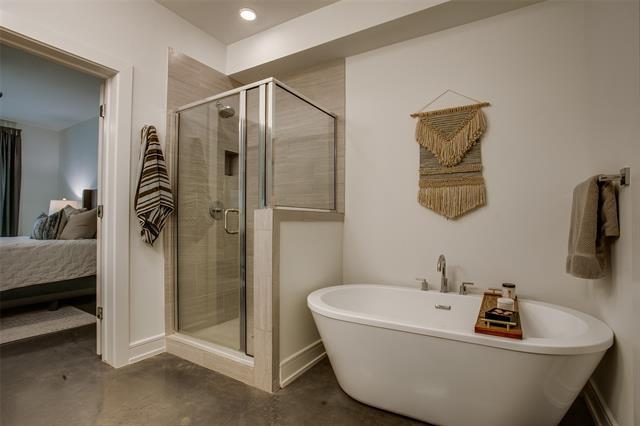 Building Photo - 5718 McCommas Blvd