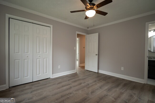 Building Photo - 1030 Carriage Hill Rd