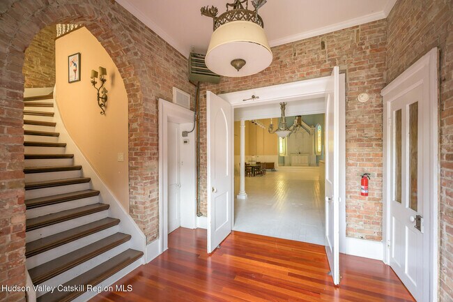 Building Photo - 428 State St