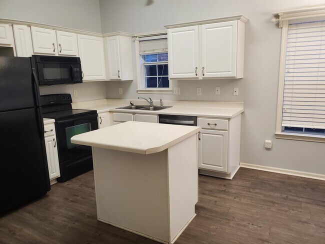 Building Photo - 8688 Eagle View Dr