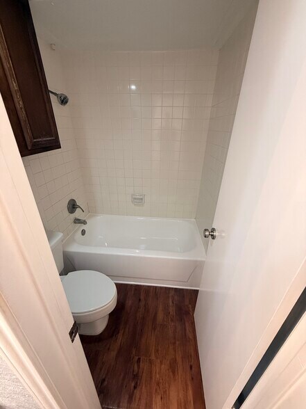 Building Photo - 2535 Wedglea Dr