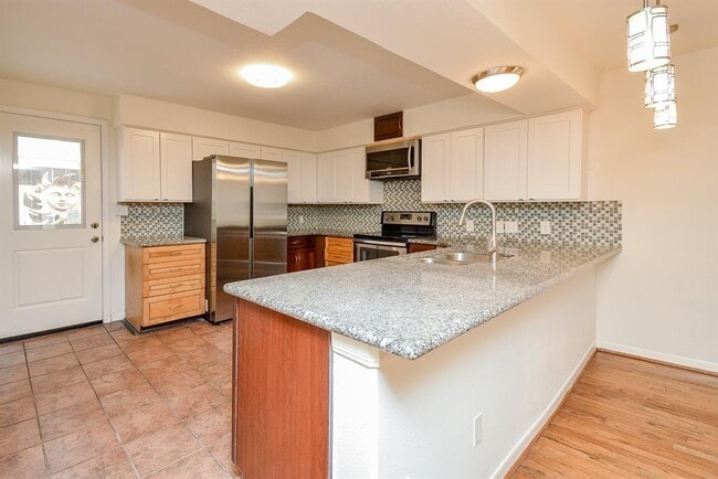 Building Photo - 917 S Ripple Creek Dr