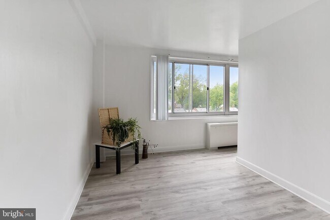 Building Photo - 1900 Lyttonsville Rd