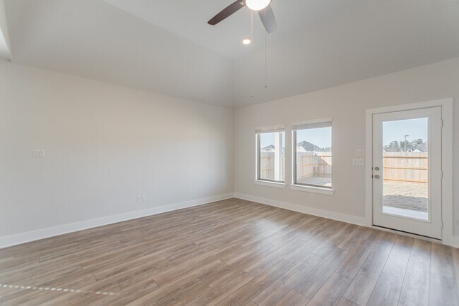 Building Photo - 10627 Whitejacket