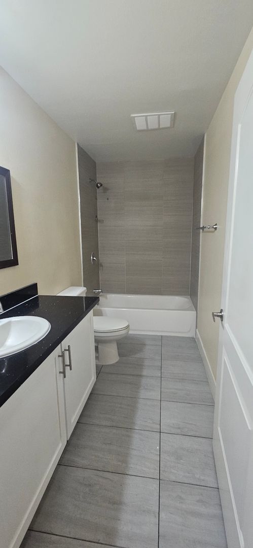 Building Photo - 85(1631)