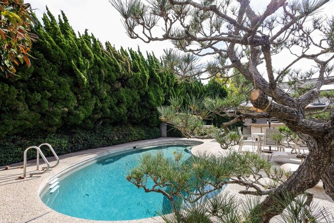 Building Photo - Luxurious Newport Beach Home