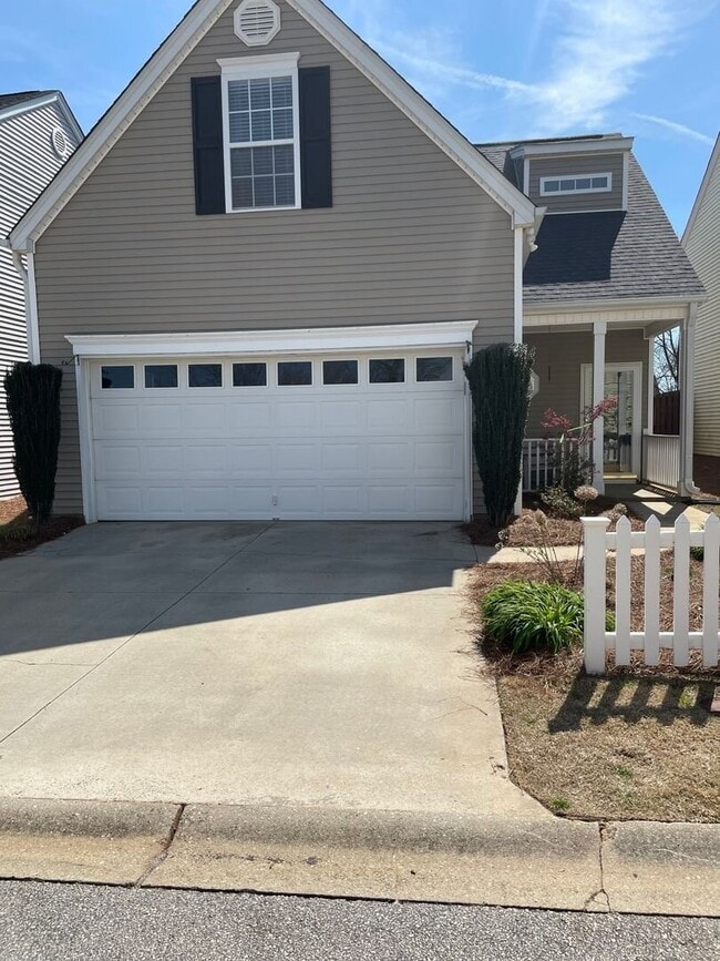 Building Photo - Lovely 3 Bedroom 2.5 bath Home in Bridges Estates, walking distance to Bridgeway Station!!