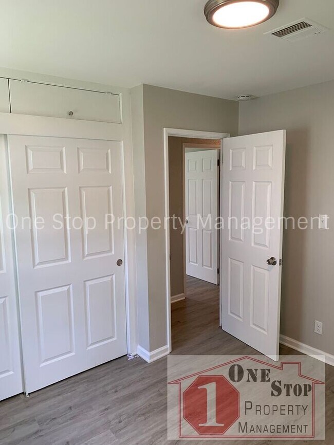 Building Photo - Beautiful 3 Bedroom 1 Bathroom Ranch Home ...