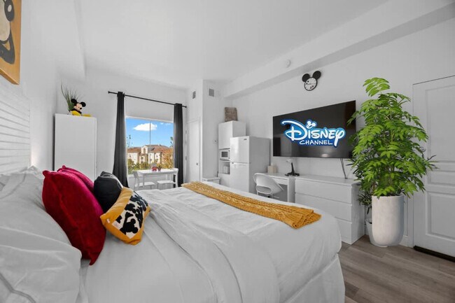 Building Photo - 8303 Palm Pkwy