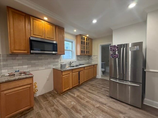 Building Photo - 226 70th St