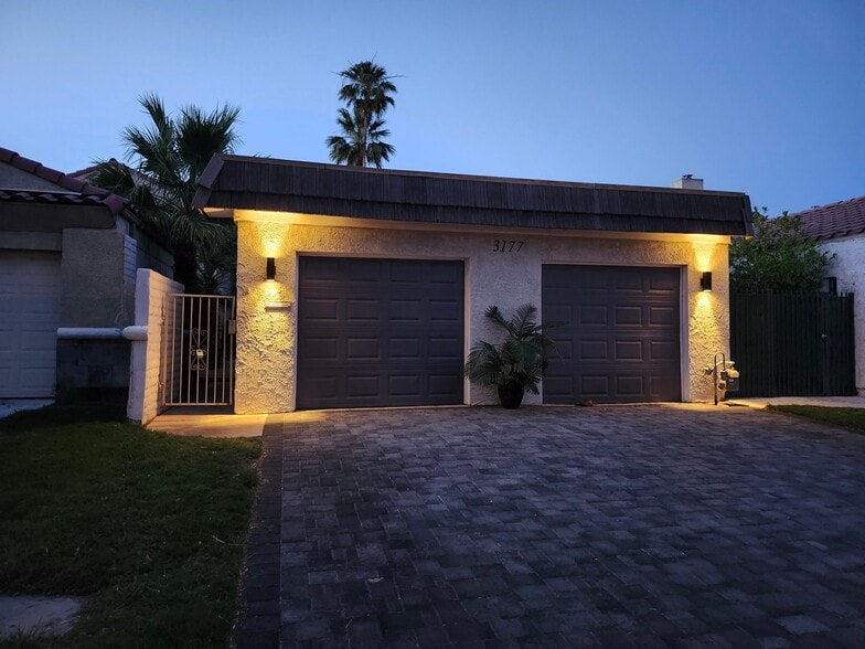 Building Photo - 3177 Bel Air Dr