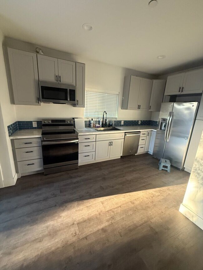 Building Photo - Gorgeous 2 bedroom rental