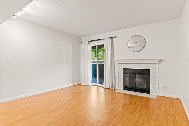Building Photo - 760 Canyon Oaks Dr