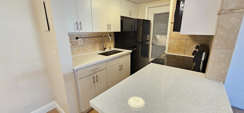 Building Photo - 1851 NE 168th St