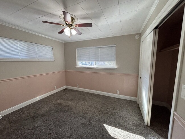 Building Photo - Multi-Generational Family Living near downtown Placerville